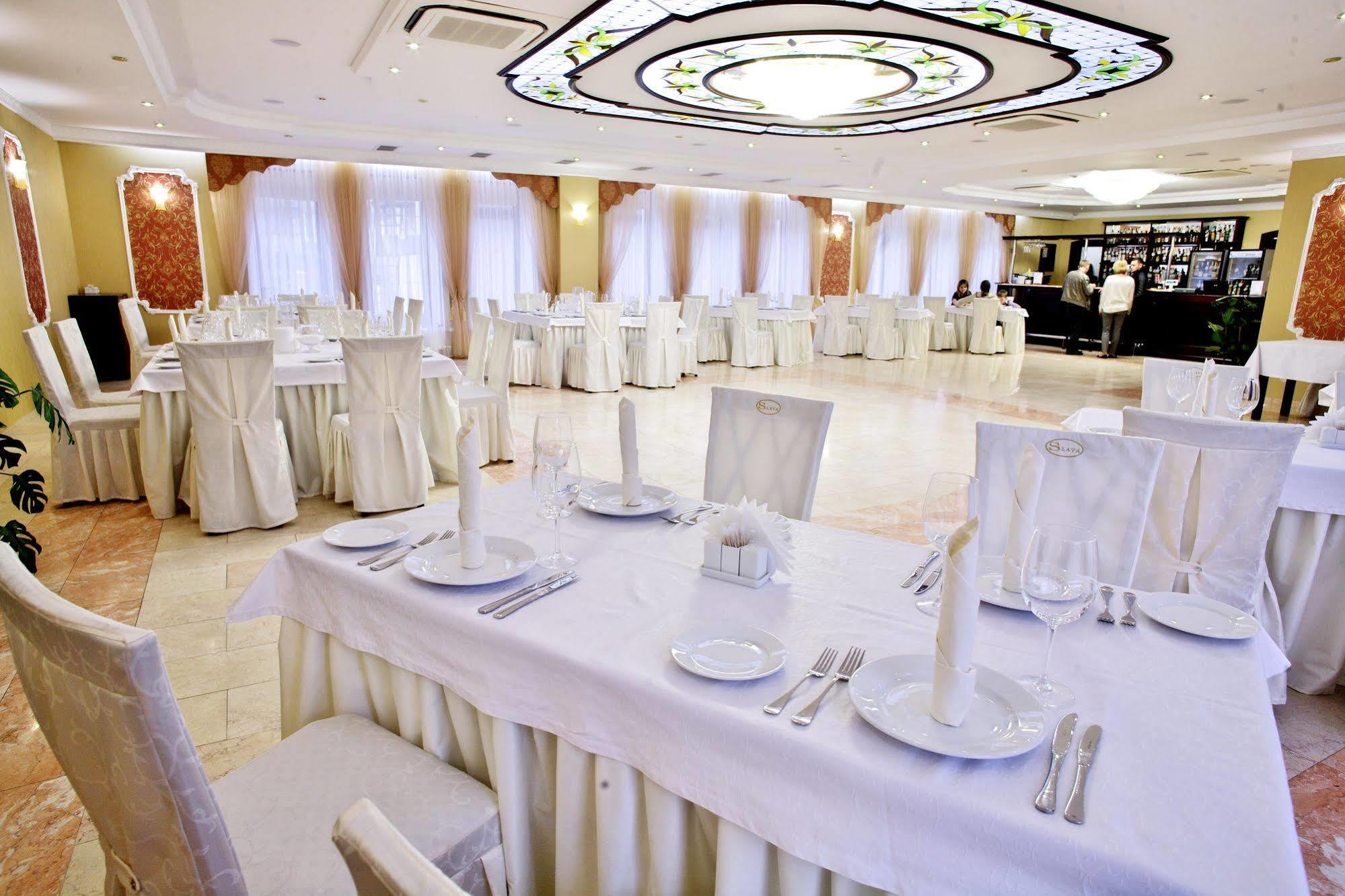 Slava Hotel Запорожье Экстерьер фото